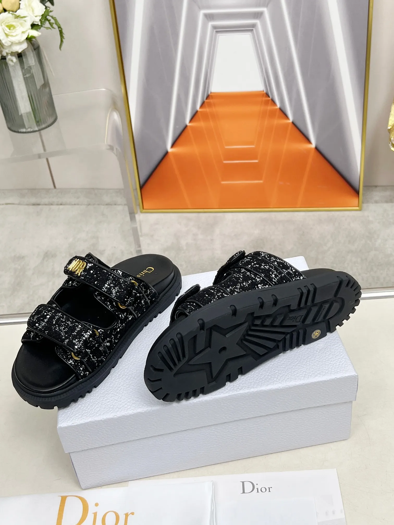👟👟Ex-factory price 480👟👟Dior👏👏New classic style. 🔥Purchasing-level qualityThick-soled slippers popular in foreign counters. Upper➕Inner: original customized material, original mold opening of sole 1.1 (lightweight, code number 35-40 (41/42 can be customized)